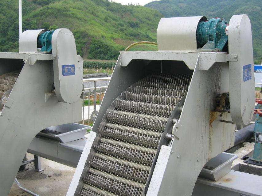 水泵站机械格栅清污机